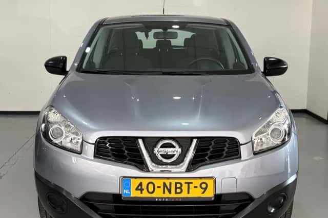 Nissan Qashqai (2010) thumbnail 4