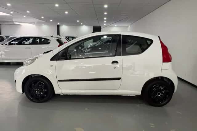 Peugeot 107 (2011) thumbnail 4