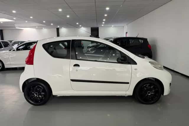 Peugeot 107 (2011) thumbnail 6