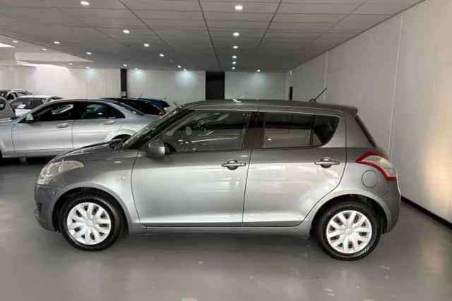 Suzuki Swift (2011) thumbnail 2