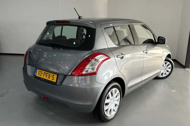 Suzuki Swift (2011) thumbnail 3