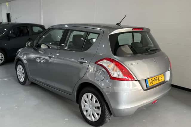 Suzuki Swift (2011) thumbnail 6
