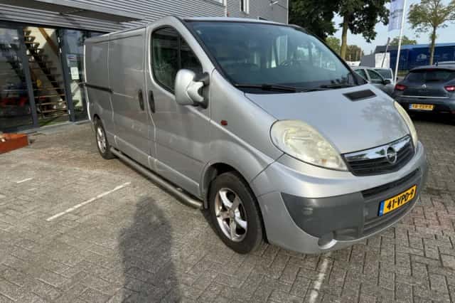 Opel Vivaro (2008) thumbnail 2