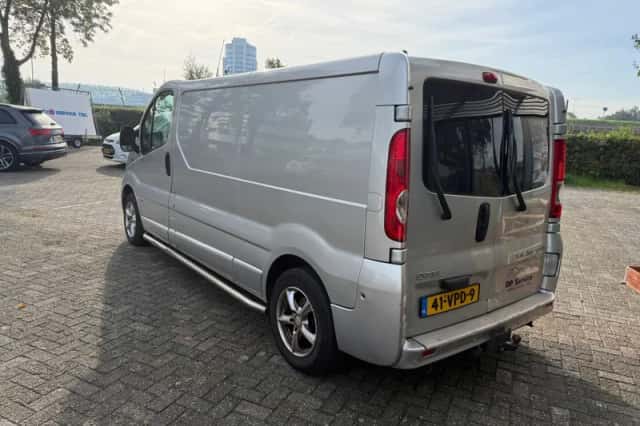 Opel Vivaro (2008) thumbnail 4