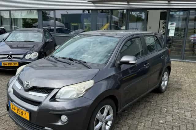 Toyota Urban (2009) thumbnail 1