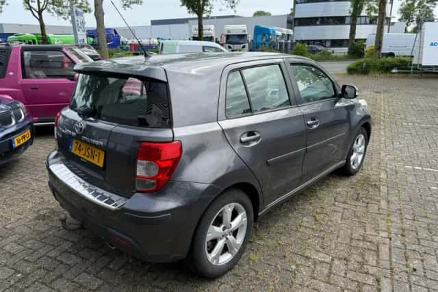 Toyota Urban (2009) thumbnail 4