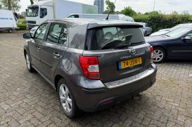 Toyota Urban (2009) thumbnail 5