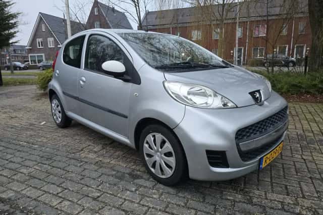Peugeot 107 (2011) thumbnail 2