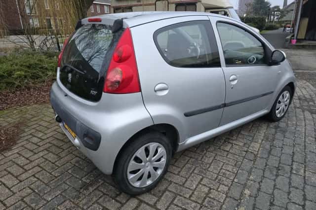 Peugeot 107 (2011) thumbnail 4