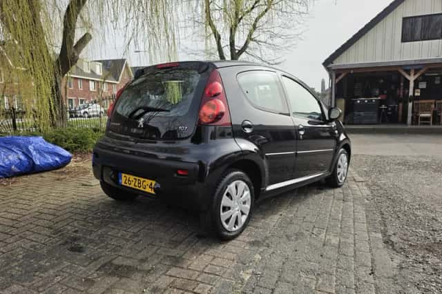 Peugeot 107 (2012) thumbnail 4