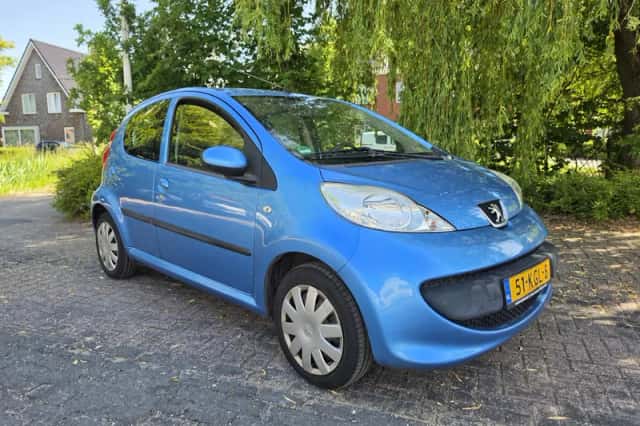 Peugeot 107 (2006) thumbnail 2