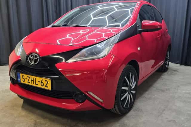 Toyota Aygo (2015) thumbnail 1