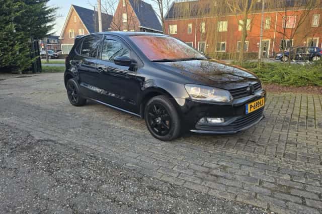 Volkswagen Polo (2015) thumbnail 1