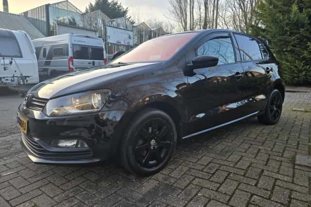 Volkswagen Polo (2015) thumbnail 3