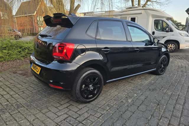 Volkswagen Polo (2015) thumbnail 5