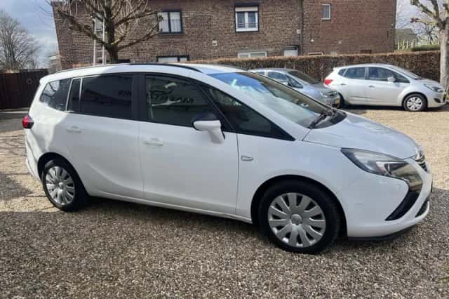 Opel Zafira (2015) thumbnail 2