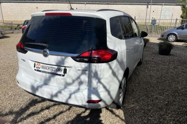 Opel Zafira (2015) thumbnail 3
