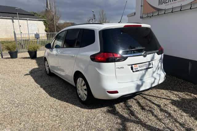 Opel Zafira (2015) thumbnail 5