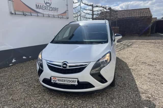Opel Zafira (2015) thumbnail 6