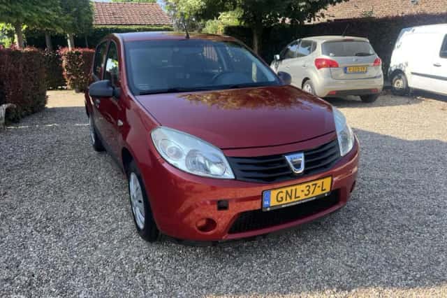 Dacia Sandero (2012) thumbnail 6