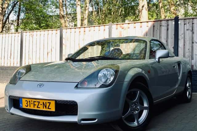 Toyota MR 2 (2000) thumbnail 1