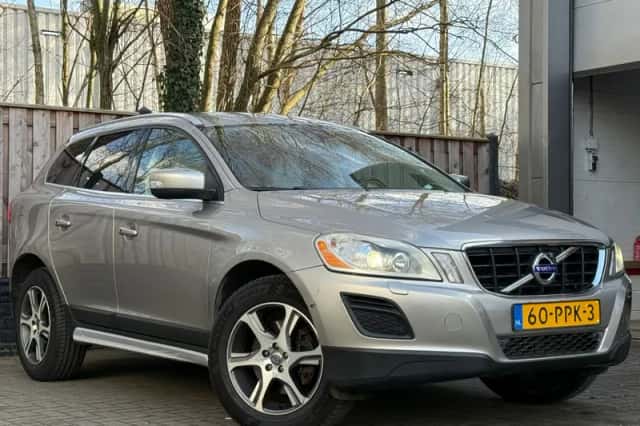 Volvo XC60 (2011) thumbnail 2