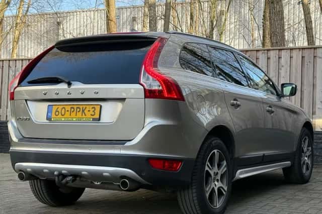 Volvo XC60 (2011) thumbnail 3