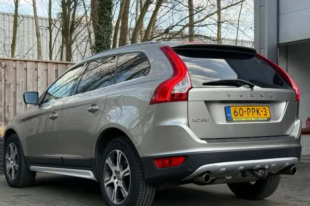 Volvo XC60 (2011) thumbnail 4