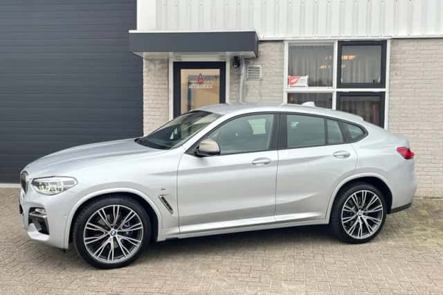 BMW X4 (2019) thumbnail 2