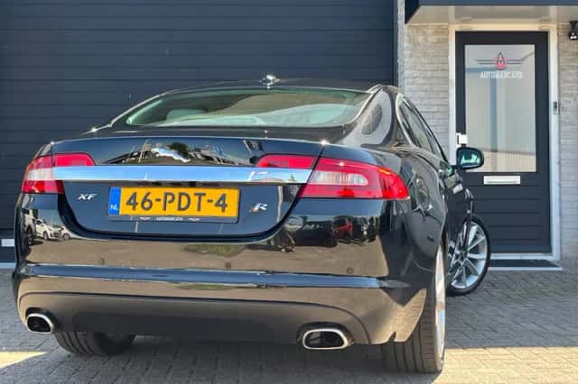Jaguar XF (2011) thumbnail 4