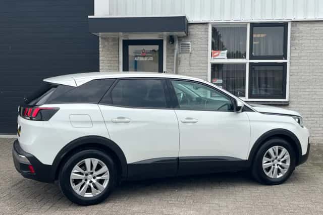 Peugeot 3008 (2020) thumbnail 3