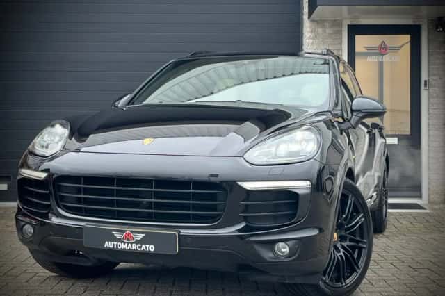 Porsche Cayenne (2017) thumbnail 1