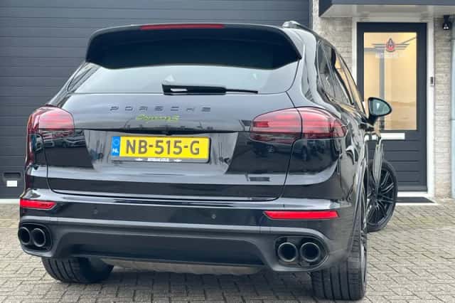 Porsche Cayenne (2017) thumbnail 4