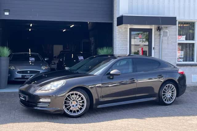 Porsche Panamera (2011) thumbnail 1