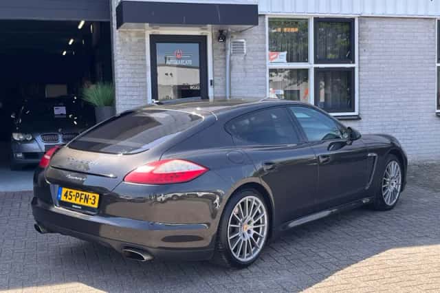 Porsche Panamera (2011) thumbnail 4