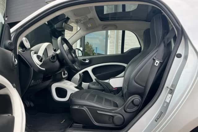 Smart Fortwo (2016) thumbnail 5