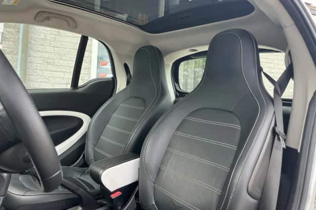 Smart Fortwo (2016) thumbnail 6