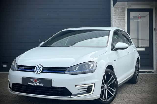 Volkswagen Golf (2016) thumbnail 1