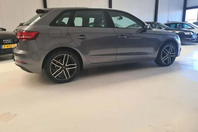 Audi A3 (2020) thumbnail 3