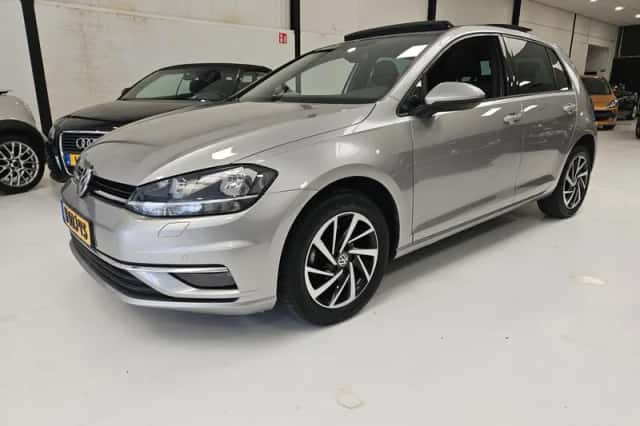 Volkswagen Golf (2019) thumbnail 2