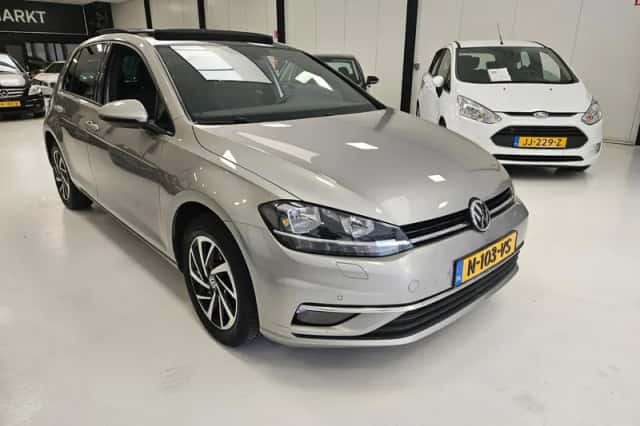Volkswagen Golf (2019) thumbnail 3