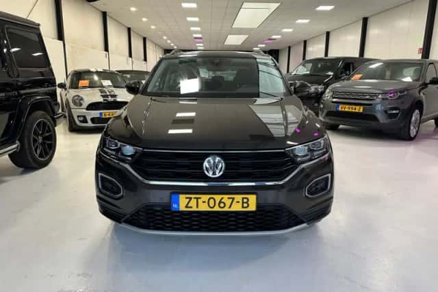 Volkswagen T-Roc (2018) thumbnail 1