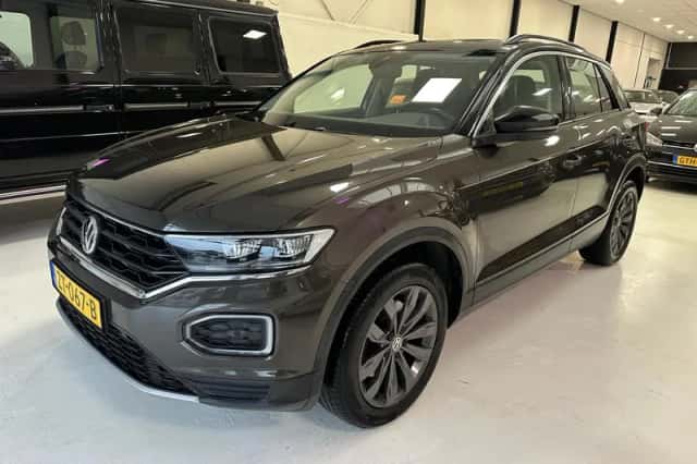 Volkswagen T-Roc (2018) thumbnail 2