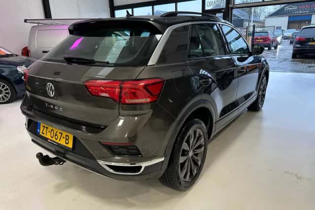 Volkswagen T-Roc (2018) thumbnail 5