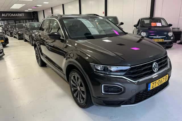 Volkswagen T-Roc (2018) thumbnail 6