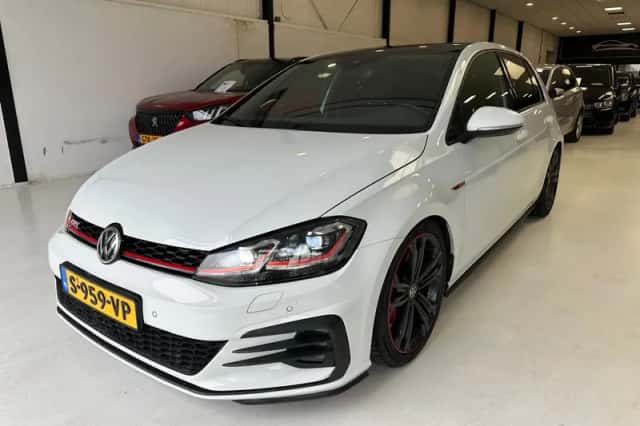 Volkswagen Golf (2020) thumbnail 2