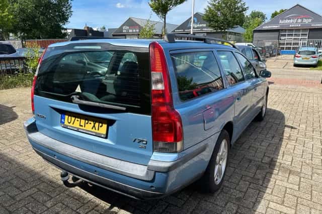 Volvo V70 (2003) thumbnail 3