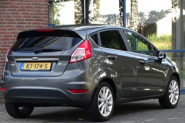 Ford Fiesta (2016) thumbnail 2