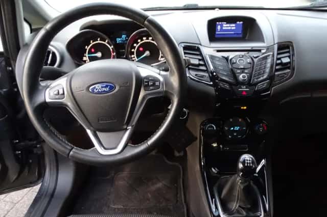 Ford Fiesta (2016) thumbnail 3