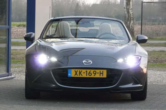 Mazda MX-5 (2019) thumbnail 3